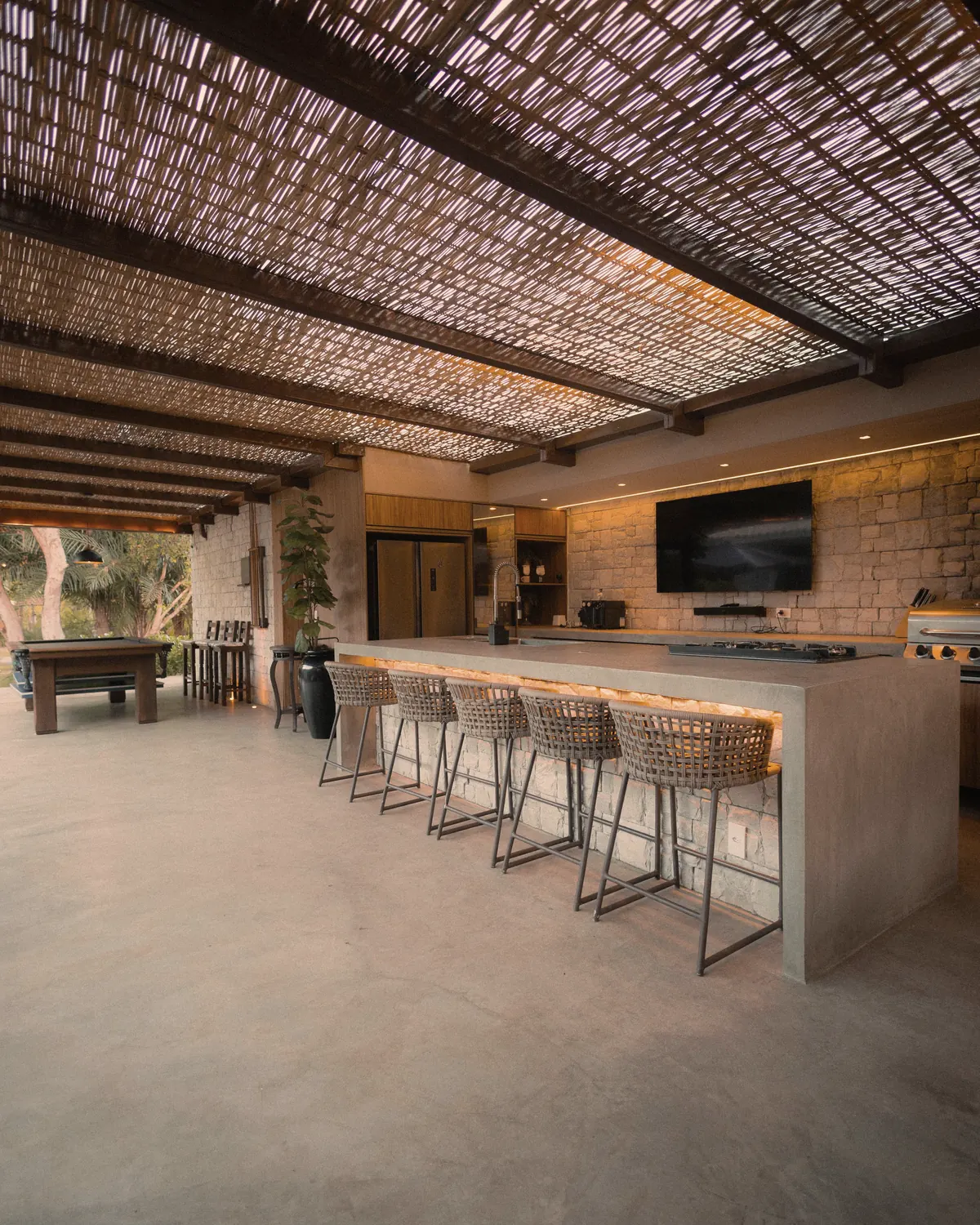 Cocina común bajo las cerchas
